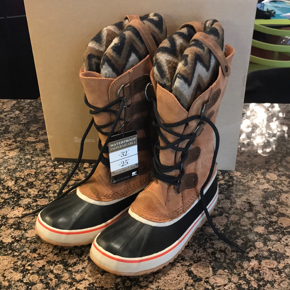 NWT Sorel Joan of Arctic Brown Boots